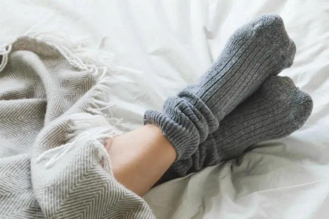 这样穿袜子睡觉，提升睡眠质量效果更佳！ 第1张