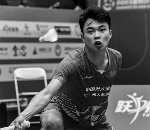 17岁中国羽毛球小将比赛中晕倒离世，体育界深切哀悼 第1张